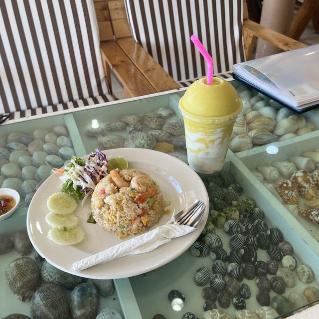 【タイ/ラン島】タワエンビーチ目の前にあるシーフードが絶品の「BaanHoi」