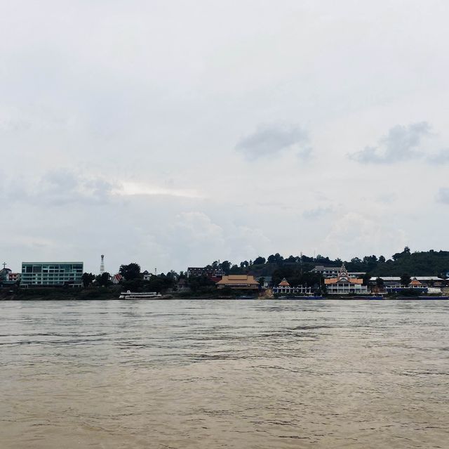 สามเหลี่ยมทองคำ ล่องเรือแม่น้ำโขง วิว 3 ประเทศ