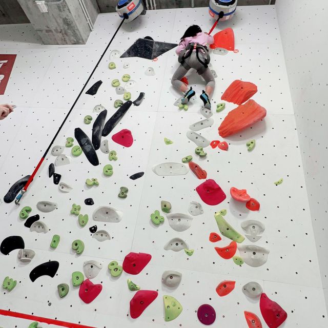 大小M顯出佢哋第一次 玩徒手攀石Bouldering