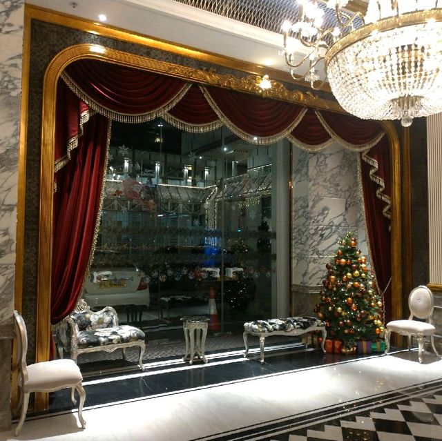 金碧輝煌的歷山酒店