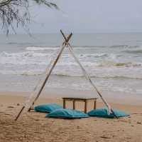 คาเฟ่ริมหาดเจ้าหลาว นอนโดมใส ดูโชว์ควงไฟLED