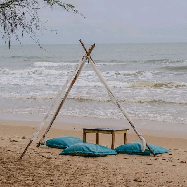 คาเฟ่ริมหาดเจ้าหลาว นอนโดมใส ดูโชว์ควงไฟLED