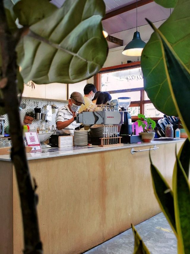 A Cozy Afternoon at Café 1988 ☕