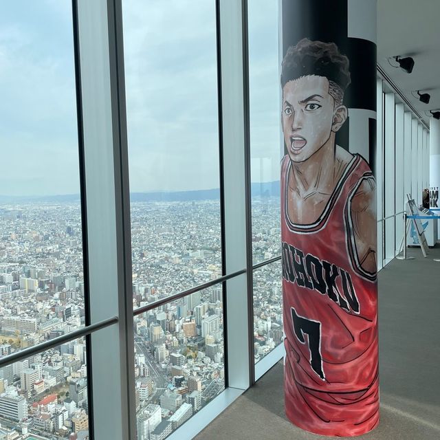 【大阪府】期間限定！地上300mのバスケットコート！
