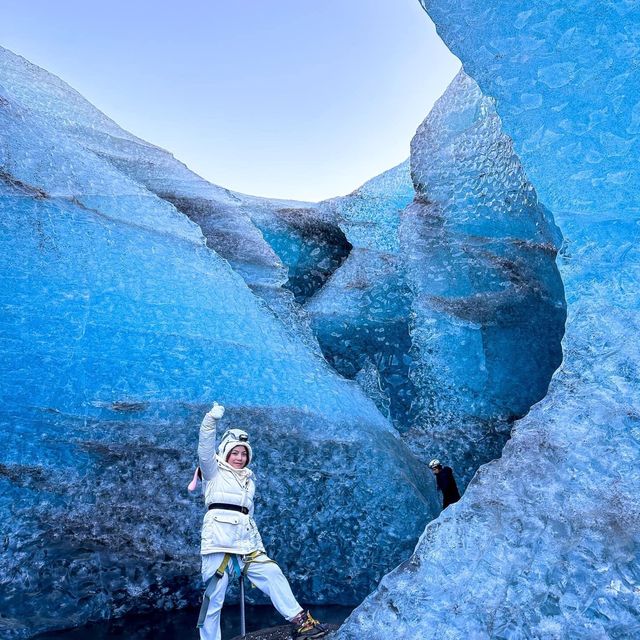 Hang Động Băng xứ Iceland