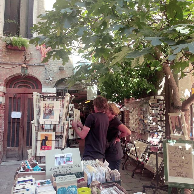 威尼斯十大必去景點之一《Librairie Acqua Alta 沈船書店》