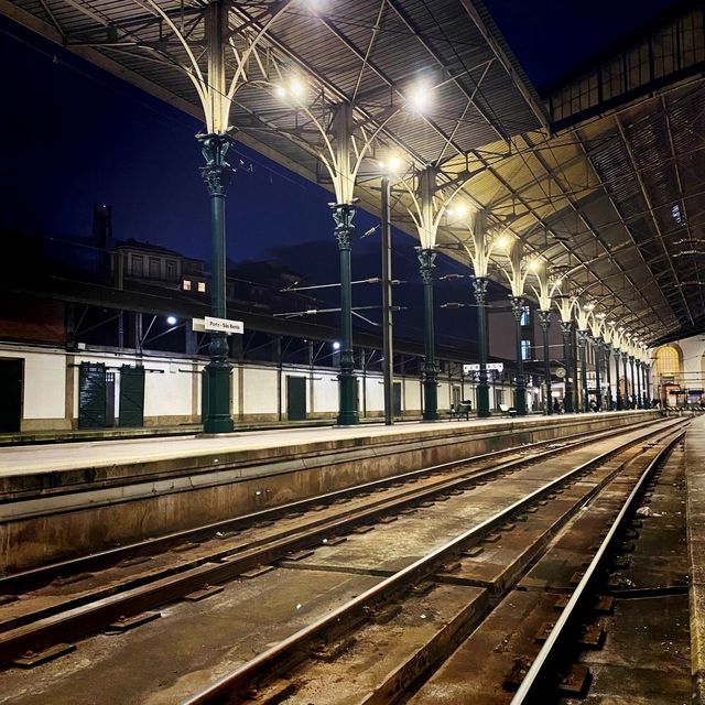 The charming São Bento Train Station 🇵🇹