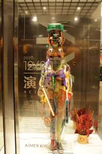 Enjoy shopping and art 
