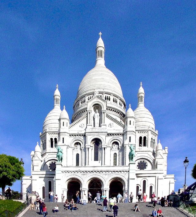 Snow-white Sacré-Cœur Basilica, Paris, France.