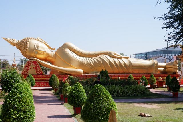 Vientiane's That Luang Stupa | Shining symbol of Laos