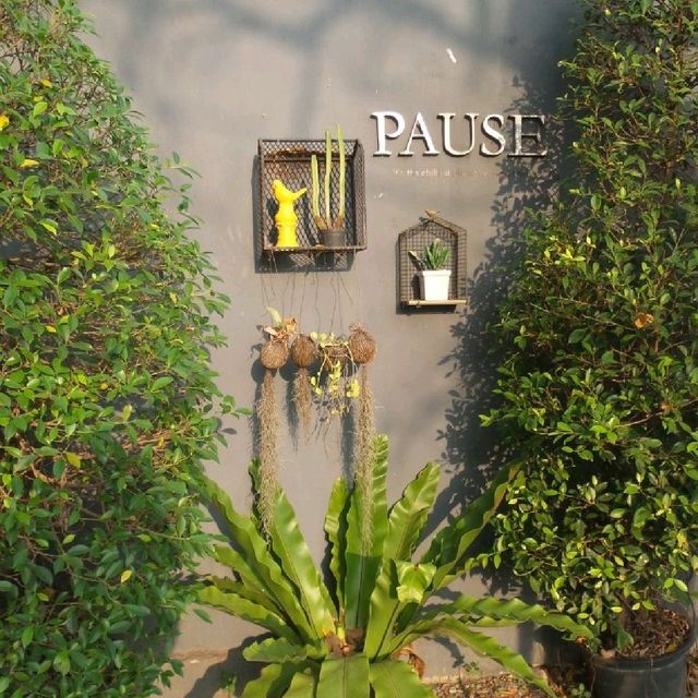 PAUSE Resort & Bar