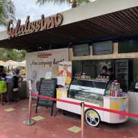 Many food options at Siloso Beach 