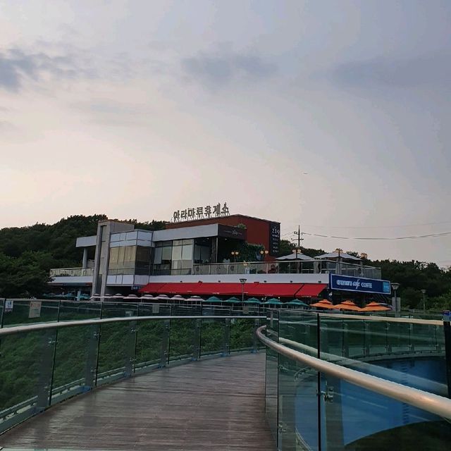 인천 아라뱃길 인공폭포가 있는 아라마루 전망대