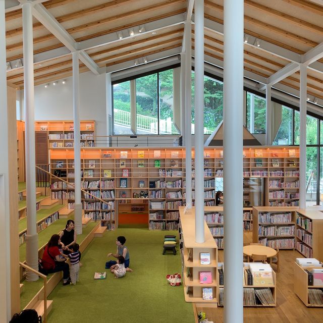 다케오도서관 : 스타벅스가 있는 일본의 도서관
