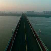 跨越長江 -- 南京長江大橋