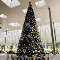 Giant Xmas tree at Asia Square