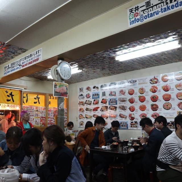 小樽三角市場內的澎湃海鮮丼