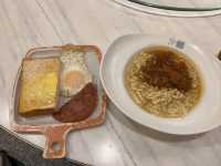 超出色沙嗲牛肉麵