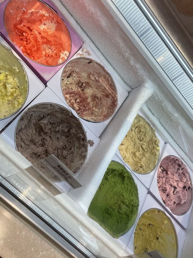 台北信義區 ｜ Baskin Robbins 31冰淇淋 微風南山atre店