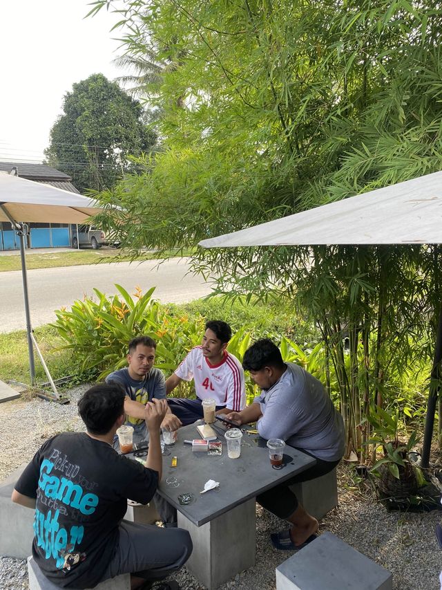 yee slowbar คาเฟ่ชิลเมืองยี่งอ