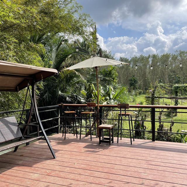 จิบกาแฟ ชมสัตว์ บ้านสวนกวาง โฮมสเตย์&คาเฟ่ พัทลุง