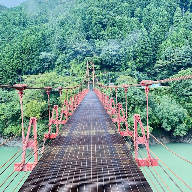 全長約160mの真っ赤な「蔵王橋」