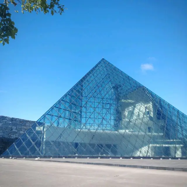 モエレ沼公園ガラスのピラミッド