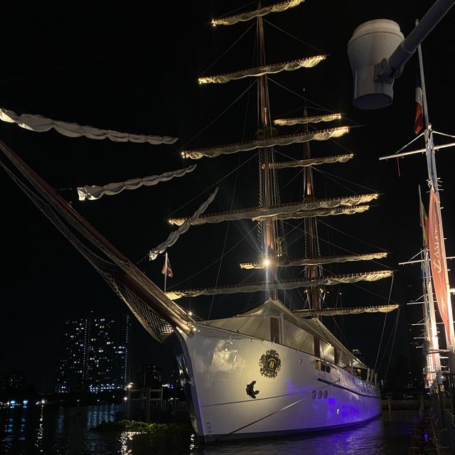 Asiatique แหล่งกินช้อปเที่ยวยามค่ำคืน