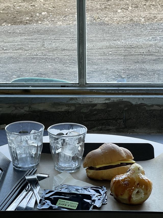 < 제주 카페 > 투박한 외관 속 빈티지 인테리어가 매력적인 밀크티 맛집, vols kafe 볼스카페