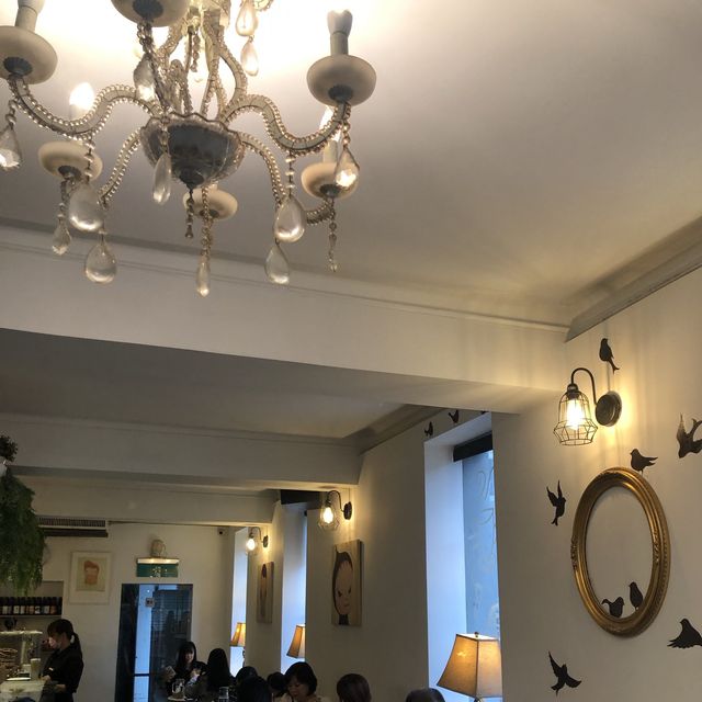超可愛彩繪外牆｜文青咖啡廳R9🌺