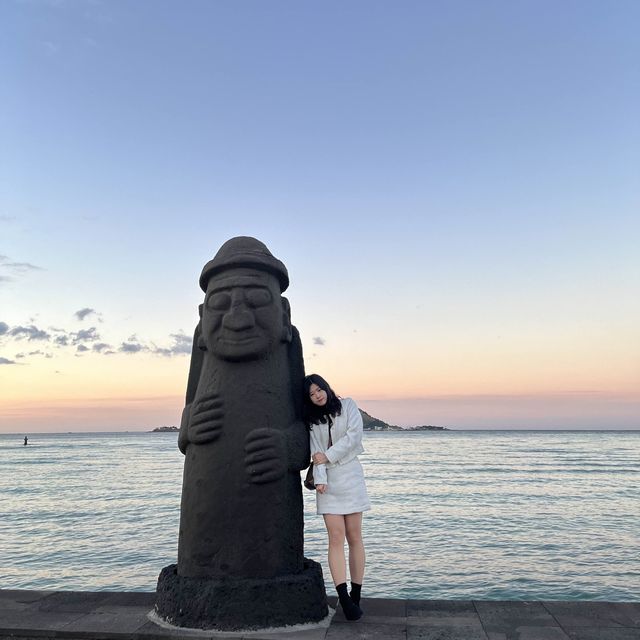 에메랄드 빛깔 맑은 바다와 노을을 구경할 수 있는 제주 협재해수욕장🌊