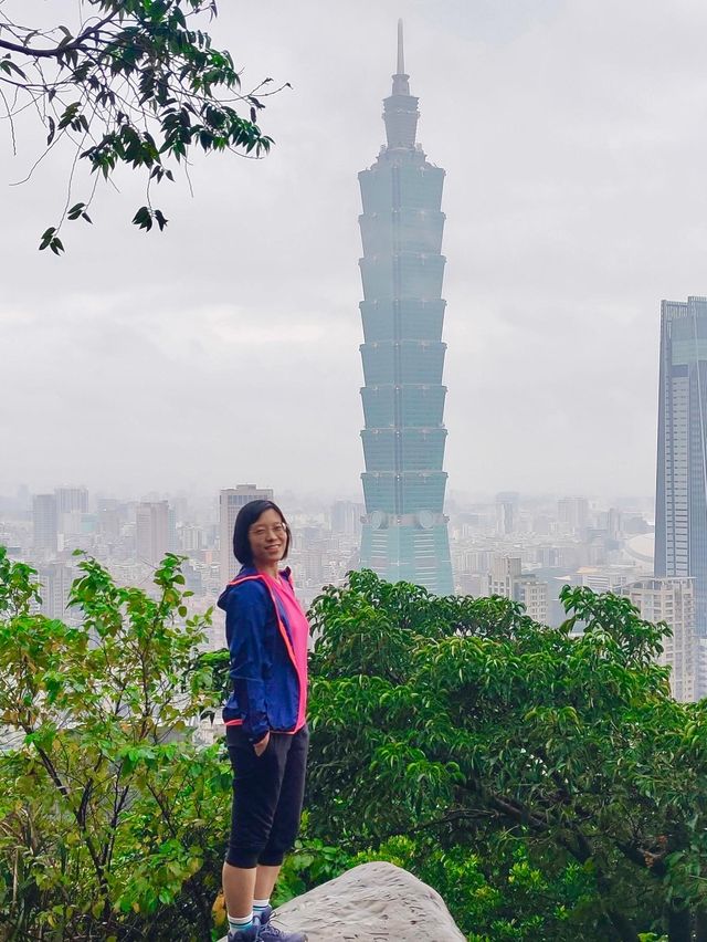 Hiking up Elephant Mountain 