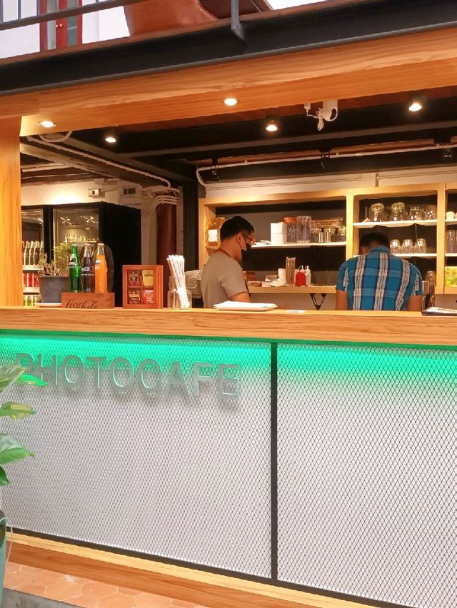 Photohostel & Photocafe ☕📸

ตลาดน้อย 