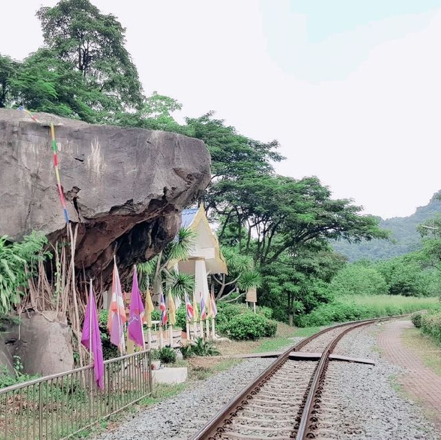 ผาเสด็จ