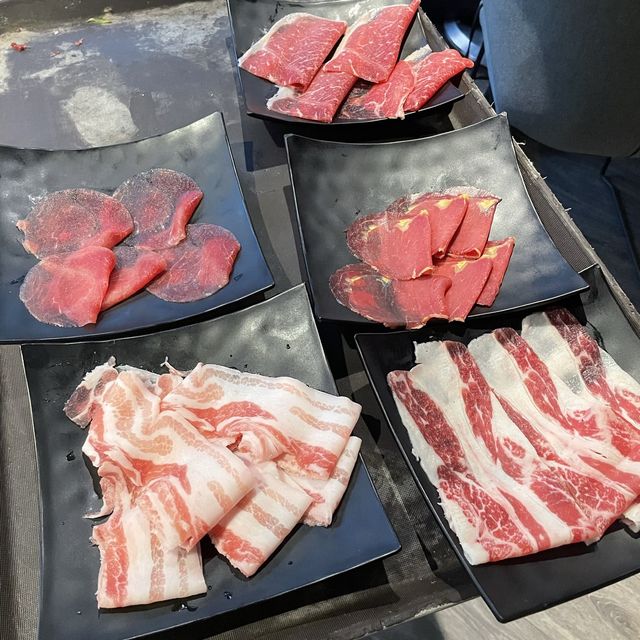 台北信義區麻辣火鍋吃到飽🍲好吃、多樣、豐富、美味！