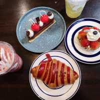 เถียงนา ร้านกาแฟกับขนมสุดปัง ที่ห้ามพลาด