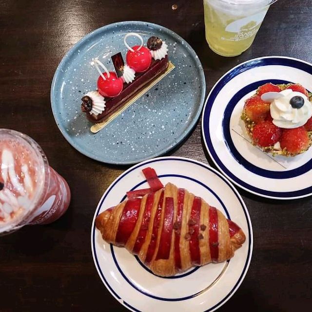 เถียงนา ร้านกาแฟกับขนมสุดปัง ที่ห้ามพลาด