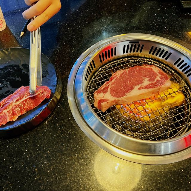 大漠紅頂級燒肉 超大氣現切牛排給你看 哈根達茲 現撈泰國蝦 吃到飽