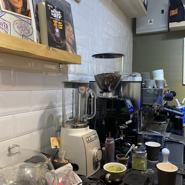除咗BE WATER ,仲可以BE COFFEE 💛  除咗BE WATER ,仲可以BE COFFEE 💛