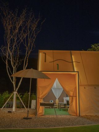 캠핑 분위기의 바베큐장, 무수아취🏕
