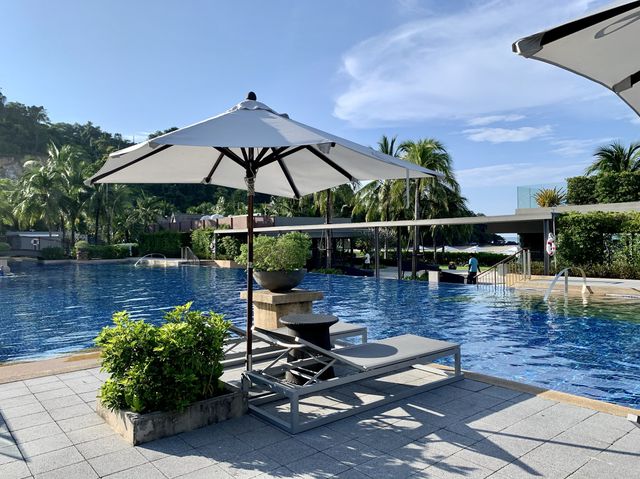 @Phuket ผ่อนคลายไปกับสายลมริมทะเลที่รีสอร์ต 5 ดาว 