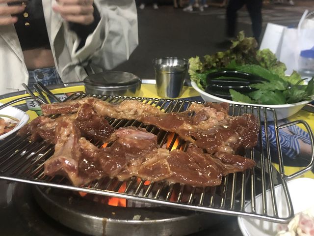 봄이라서 가능한 성수갈비골목 야외테이블 