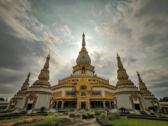 พระมหาเจดีย์ แห่งเมืองอีสาน 