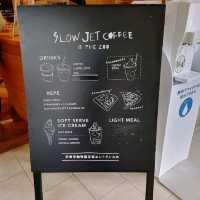 SLOW JET COFFEE IN THE ZOO

テラス席にも動物が！