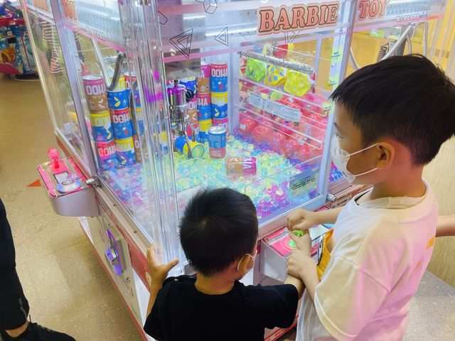 全日任玩playroom$100 起！仲有擲彩虹🌈、公仔機、扭蛋機、機動遊戲！