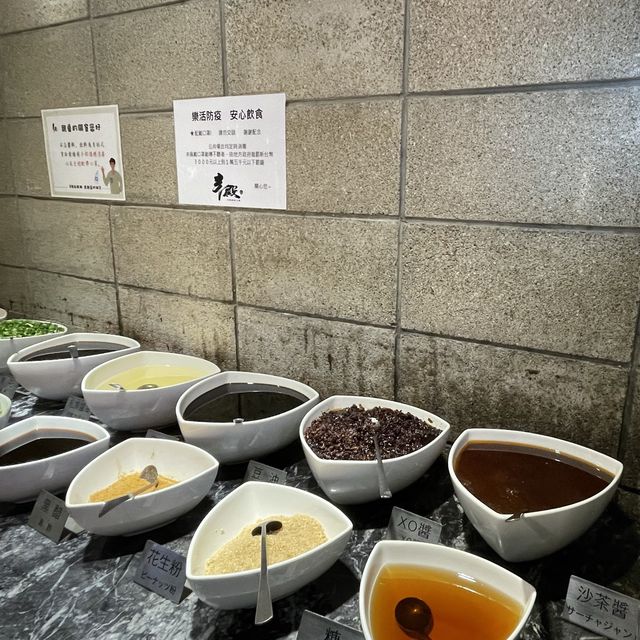 台北信義區麻辣火鍋吃到飽🍲好吃、多樣、豐富、美味！