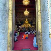 ทำบุญ ชื่นชมสถาปัตยกรรม