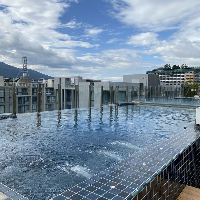 Stay with Nimman Rooftop pool and gym