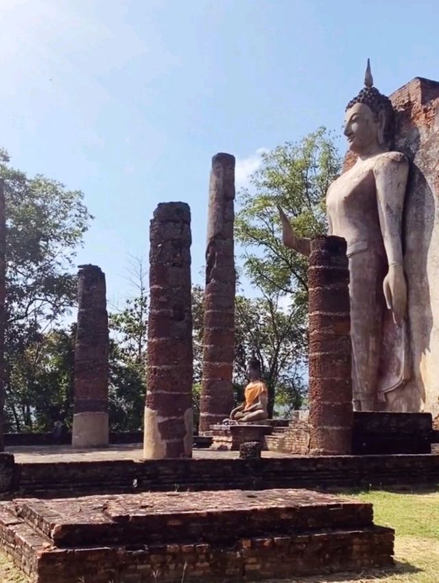 恭請踏上天梯...... Wat Saphan Hin