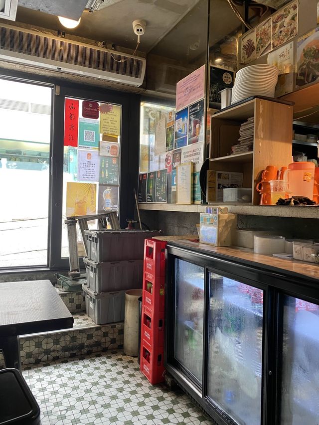 懷舊茶餐廳，嚐南洋特色料理 